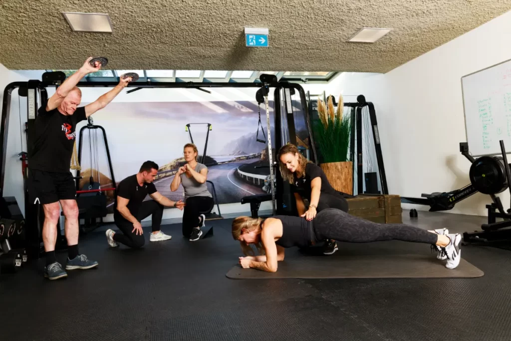 Sm,all Group Training